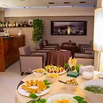 论坛酒店 4*